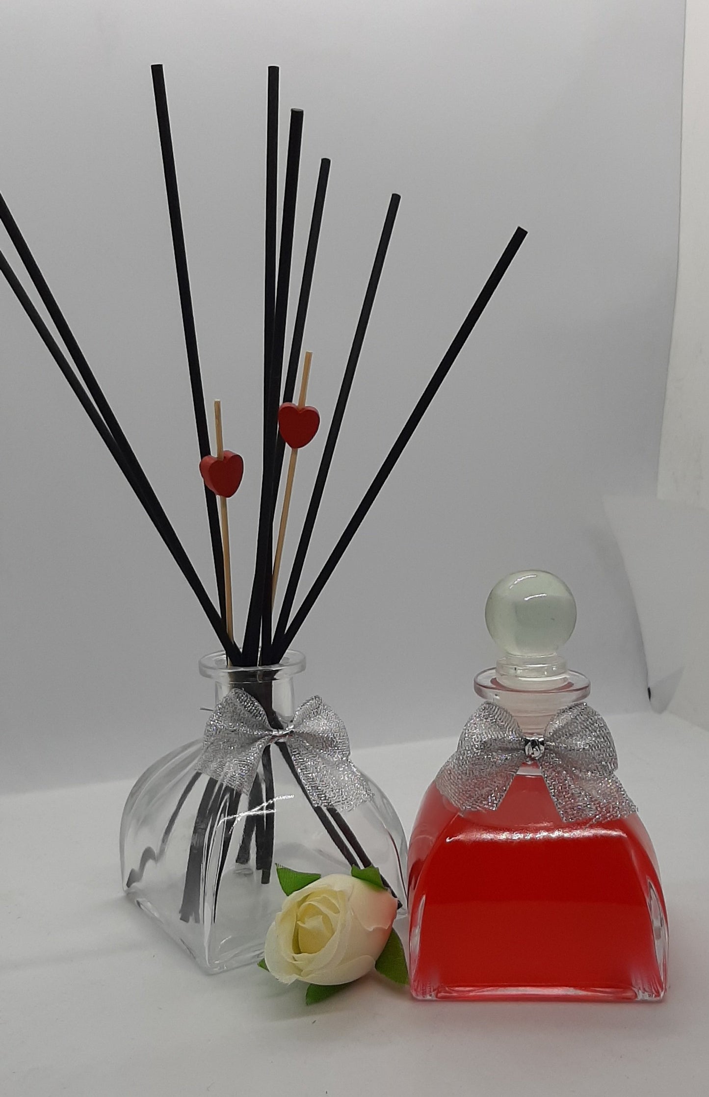 Strawberry & Champagne Fragranced Reed Diffuser (160ml)